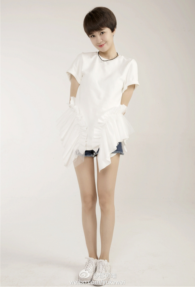 郁可唯《歌手》献唱展现live实力 美腿登热搜