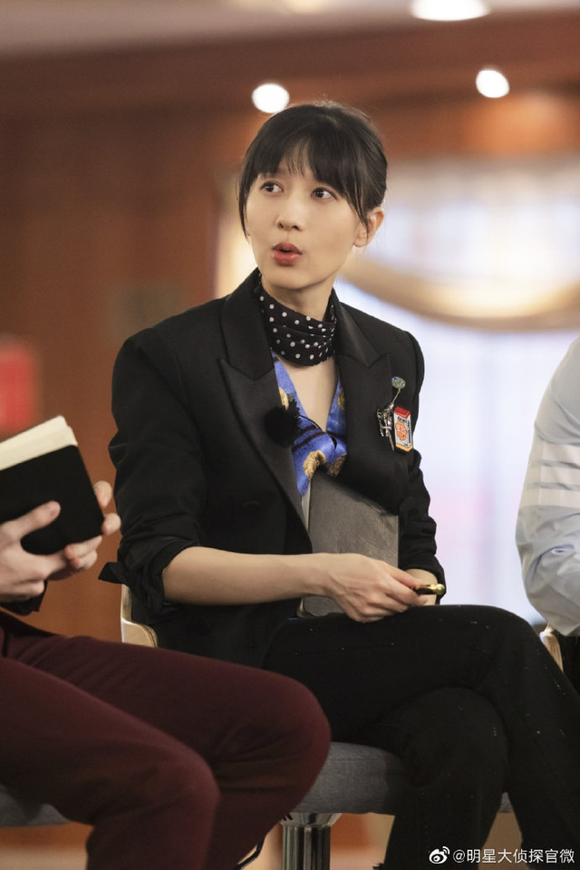 6         新浪娱乐讯 日前,《明星大侦探》papi酱一组剧照曝光