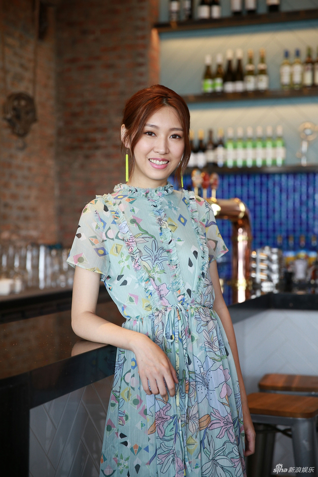 港姐20强澳门拍外景 众佳丽清凉夏装亮相性感迷人