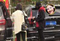 胖了就被说怀孕?唐艺昕穿着宽松小腹微凸