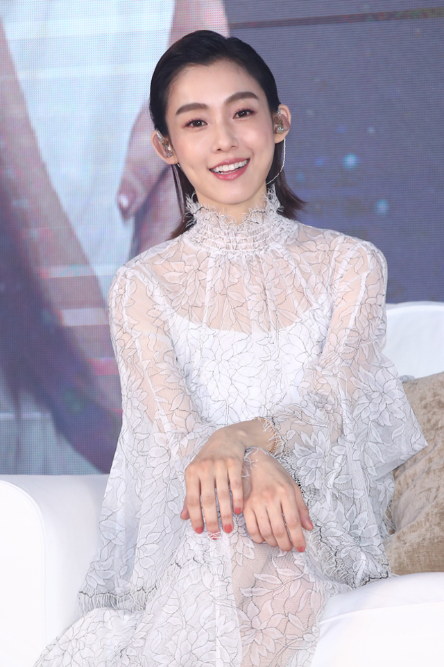 范玮琪薄纱透视裙性感惹火 玉肌隐现_新浪图片