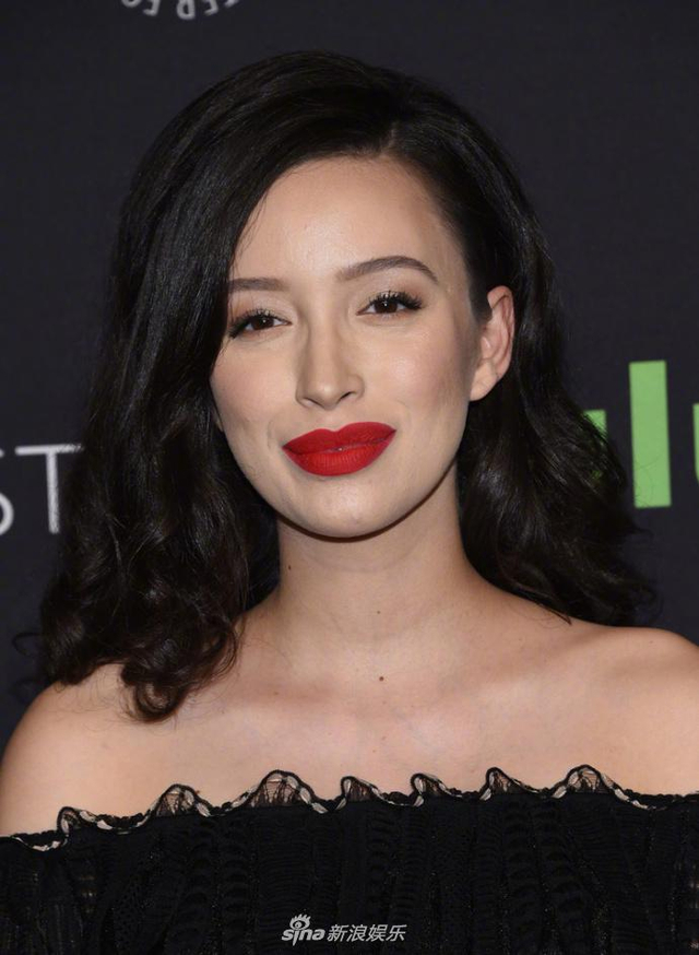 9新浪娱乐讯 《行尸走肉》罗西塔扮演者克里斯蒂-瑟拉图斯(christian