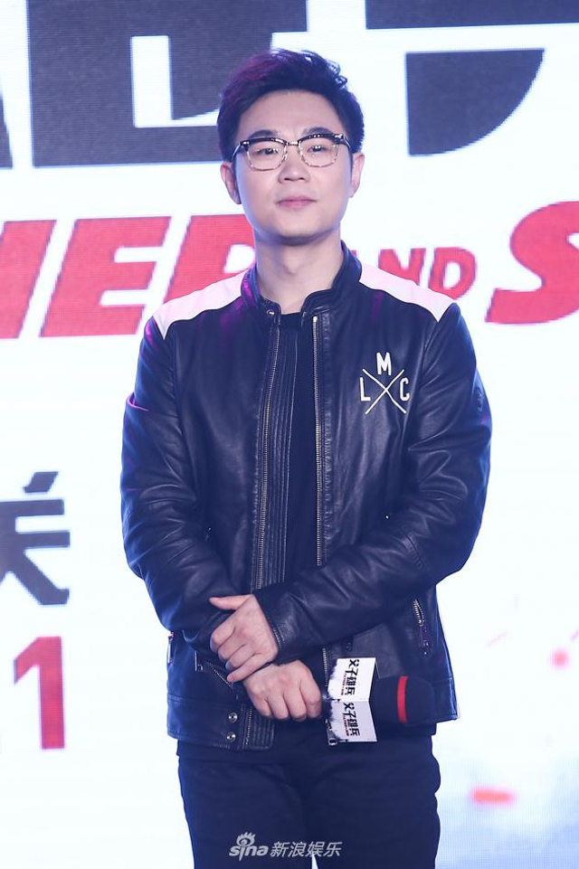 组图：《父子雄兵》发布 众主演现场玩魔性游戏