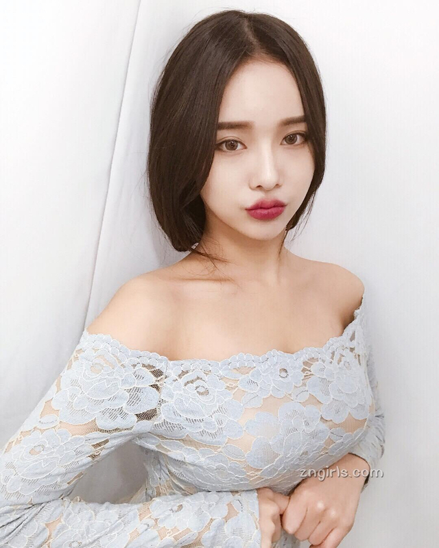 韩国网红正妹波涛汹涌 前凸后翘身材好