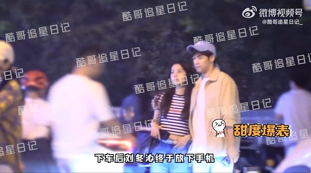 姜珮瑶刘冬沁与好友聚餐 街头搂抱互动亲密_新浪图片