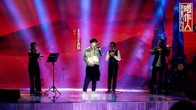 组图：《我是唱作人》舞台照曝光！王源毛不易等深情演唱超投入