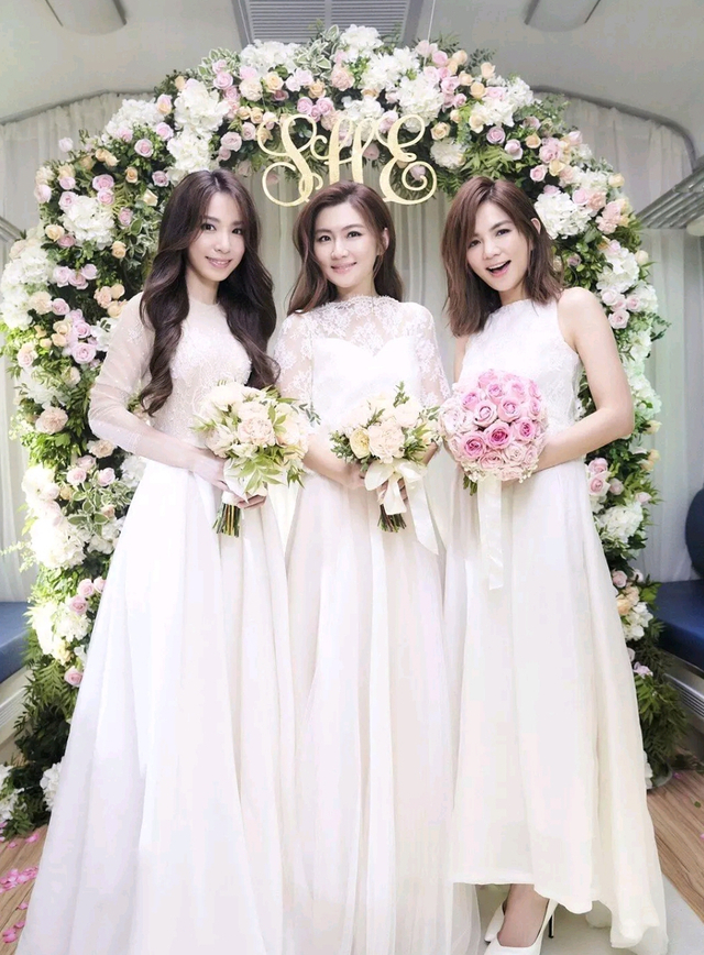 she十七周年还原昔日经典造型_新浪图片