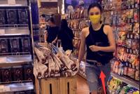 网友偶遇张柏芝逛超市 穿黑色背心牛仔裤温柔接地气