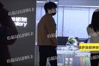林更新疑似恋情曝光 与神秘女子搂抱亲吻并一同回家