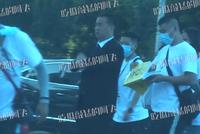 黄磊人行横道倒车违反交规 工作人员堵路口影响交通惊动警察