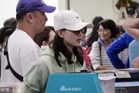 刘诗诗产后首度亮相气色好 上围变丰满身材似未恢复