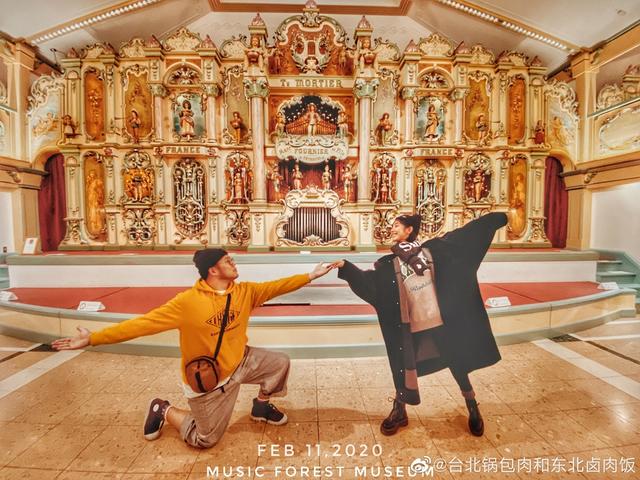 组图:赵奕欢发文官宣恋情 “找到一个我一瞪眼他就下跪的人”