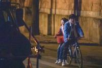 周冬雨与易烊千玺传绯闻后拍新戏 和刘昊然骑单车画面超甜