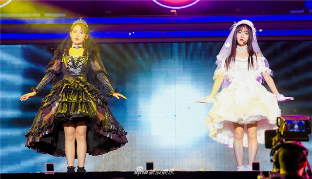 组图:李艺彤取关黄婷婷后同台合唱 SNH48宣布重组结果