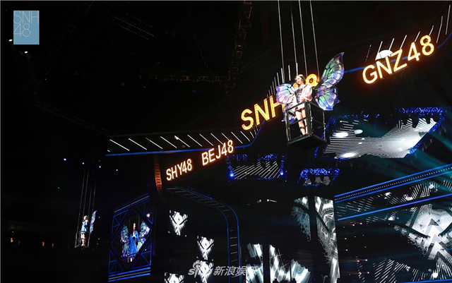 组图:李艺彤取关黄婷婷后同台合唱 SNH48宣布重组结果