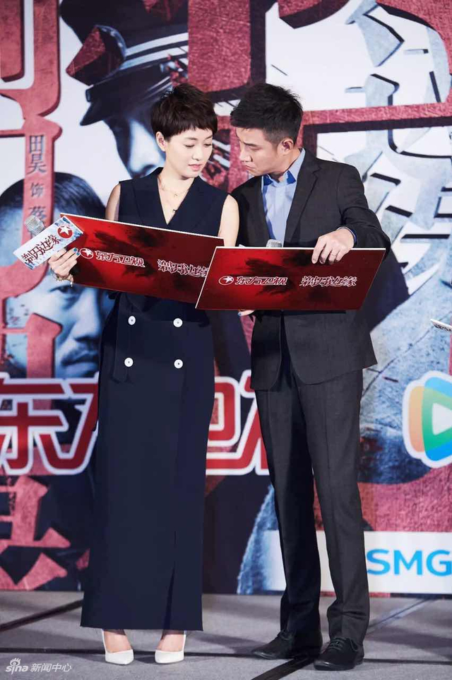 文章马伊琍亲密交流笑不停
