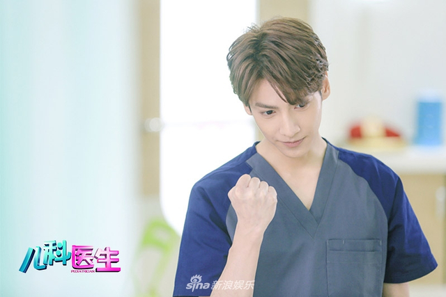 组图：罗云熙张铱上演隐婚大作战 《儿科医生》谱写青年成长日志