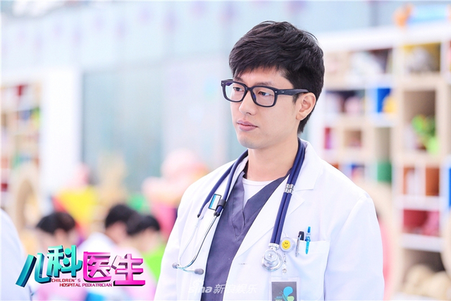 组图:《儿科医生》发布剧照 凌潇肃“一把刀”即将上线
