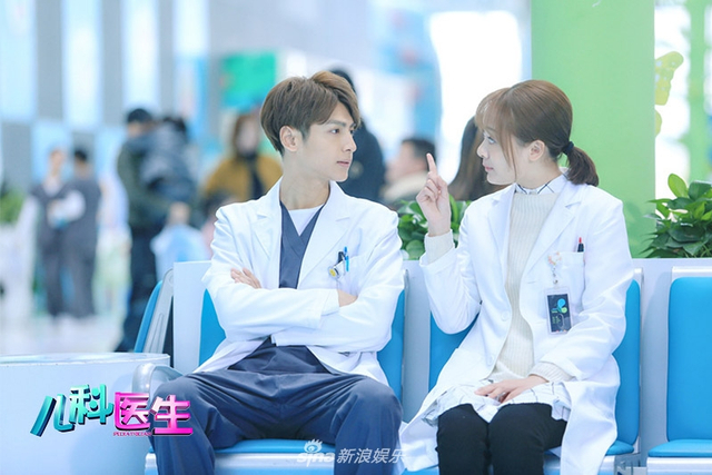 组图：罗云熙张铱上演隐婚大作战 《儿科医生》谱写青年成长日志