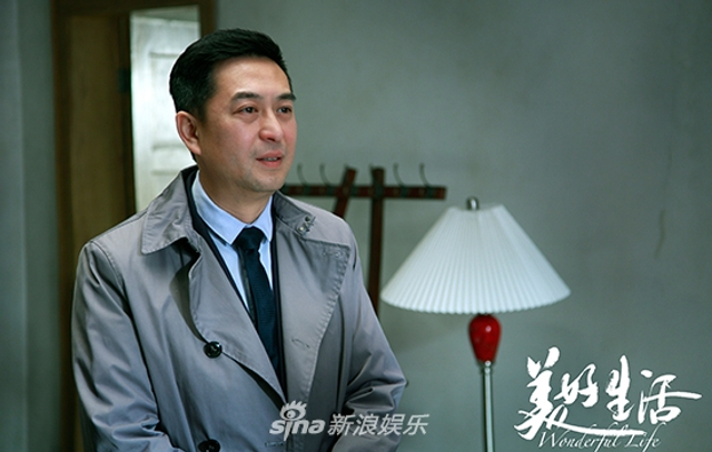组图：《美好生活》曝光剧照 张嘉译李小冉上演错位恋