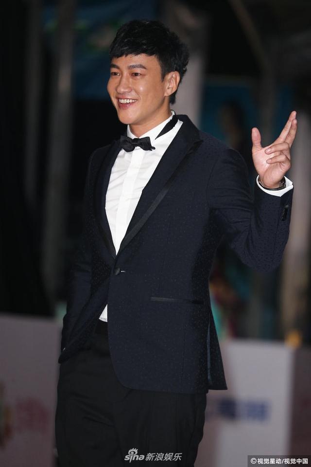 第53届电视金钟奖于10月6日在台北举行颁奖典礼,何润东黑色西装现身