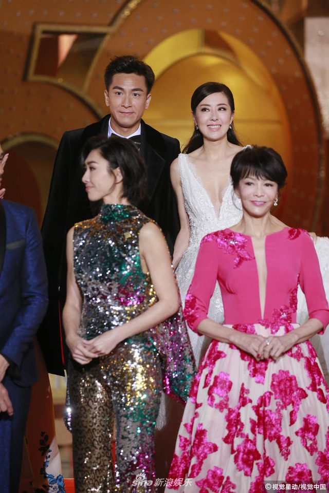 tvb台庆红毯 上届视帝视后陈展鹏胡定欣亮相