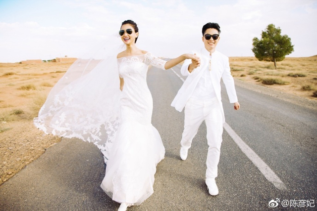 陈彦妃结婚晒甜蜜婚纱照