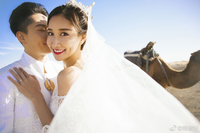 陈彦妃结婚晒甜蜜婚纱照