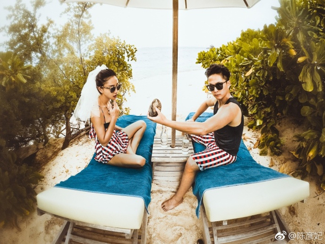 陈彦妃大婚晒照好甜蜜