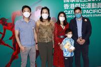 郭晶晶带7岁长子陪婆婆出席活动 搂老公霍启刚合影一脸甜蜜