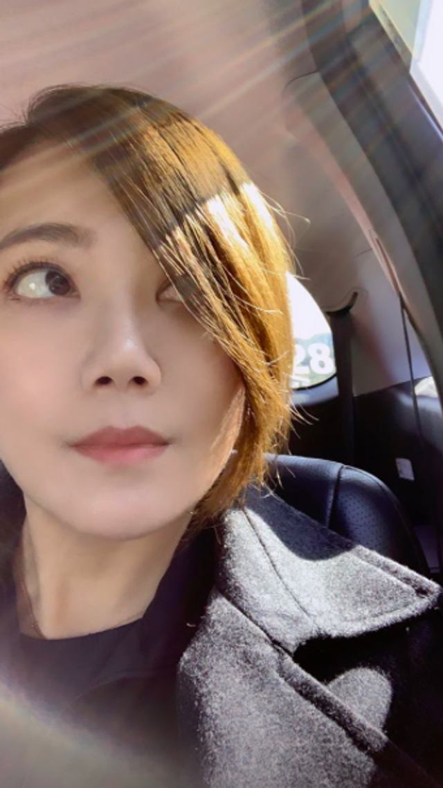 梁静茹晒近照沐浴冬日暖阳