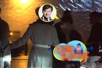 成龙开百万豪车深夜与朋友聚会 上车时身手矫健潇洒十足