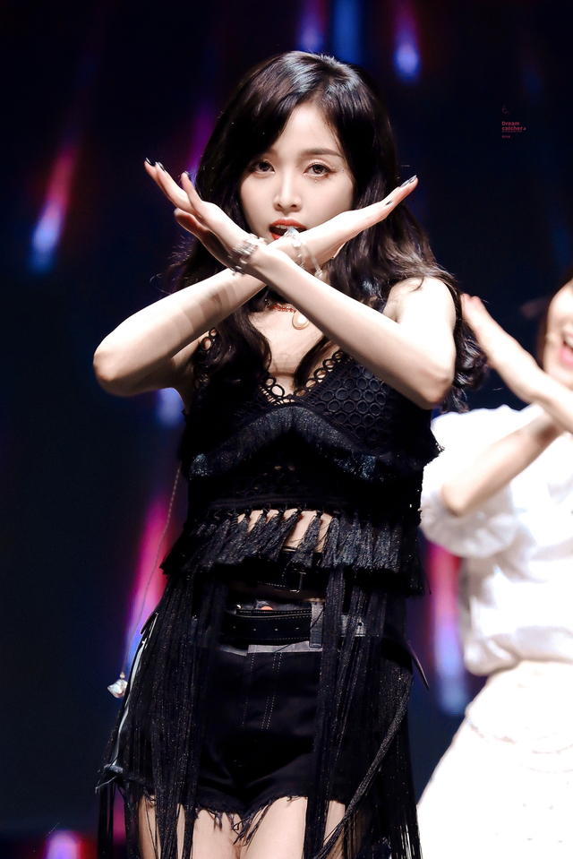 5/7           新浪娱乐讯 12月19日,火箭少女吴宣仪《飒小姐》舞台