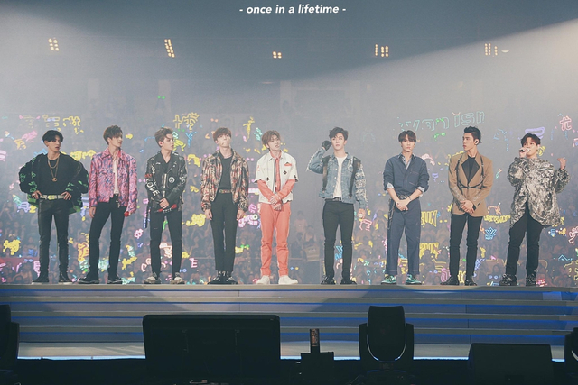 组图：NINEPERCENT告别演唱会九人合体开唱 粉丝台下比拼灯牌