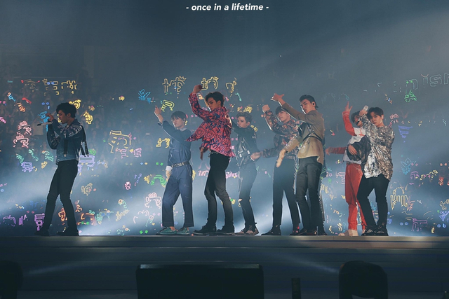 组图：NINEPERCENT告别演唱会九人合体开唱 粉丝台下比拼灯牌