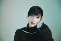 周慧敏登杂志封面仍是玉女模样 肌肤白皙紧致气质恬静