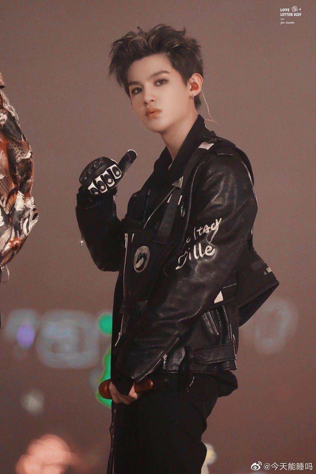 组图：NINEPERCENT告别演唱会九人合体开唱 粉丝台下比拼灯牌