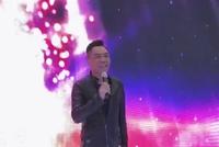 52岁歌手屠洪刚近照曝光 穿黑色皮夹克身姿挺拔帅气依旧
