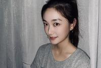 孙俪妹妹晒室友视角美照 高马尾青春靓丽与同学相处融洽