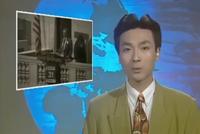 康辉20年前主持画面曝光 前卫中分发型帅气时尚