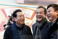 李双江黄宏朱军罕见同框 三人开心畅聊心情好