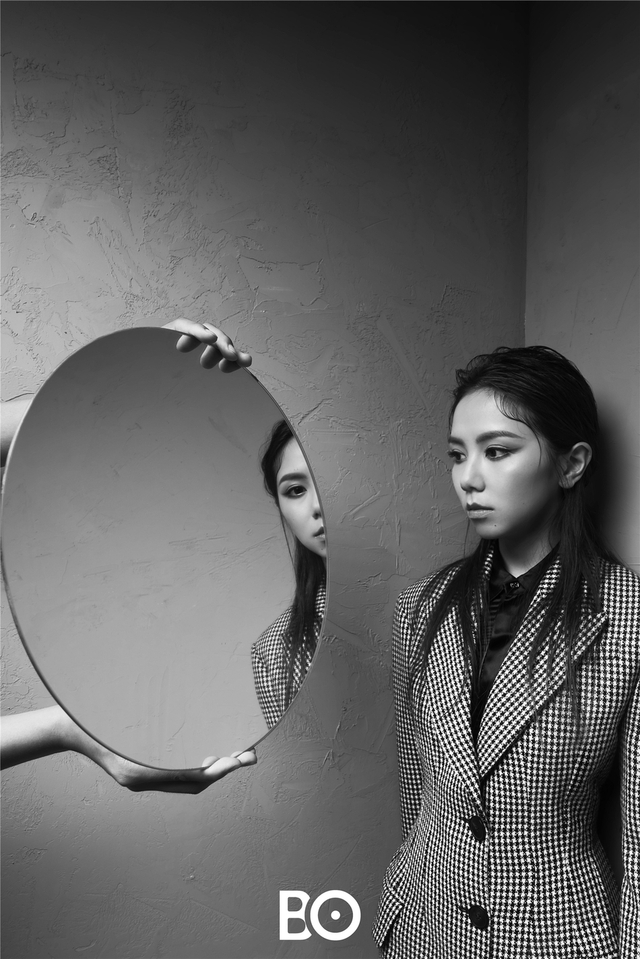 邓紫棋暗黑风大片曝光 化身英气少女颠覆形象散发神秘气场