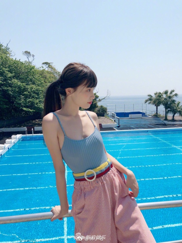 夏日度假少女! 林小宅泳装背心写真清纯鬼马