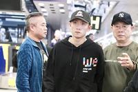 张一山与父亲罕见同框首现身 父子眉宇间深思神似基因绝
