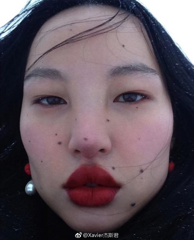 藏族模特走红高级脸引争议 异域美被称真人阿凡达