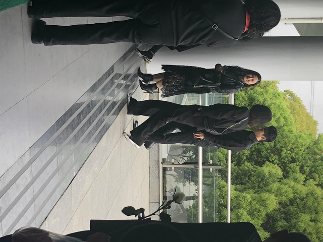 程晓玥妈妈郭敬红葬礼举行 郑恺窦骁现身悼念