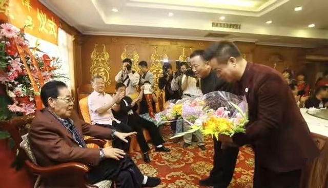 组图：评书大师单田芳病逝享年84岁 生前旧照回顾