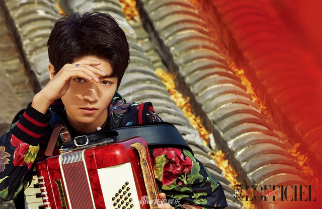 组图：王俊凯杂志开年双封曝光 少年气息碰撞时尚演绎双面本色