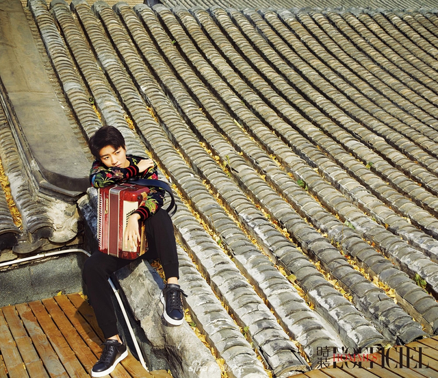 组图：王俊凯杂志开年双封曝光 少年气息碰撞时尚演绎双面本色