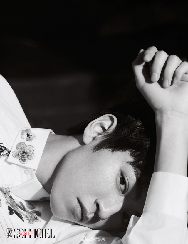 组图：王俊凯杂志开年双封曝光 少年气息碰撞时尚演绎双面本色